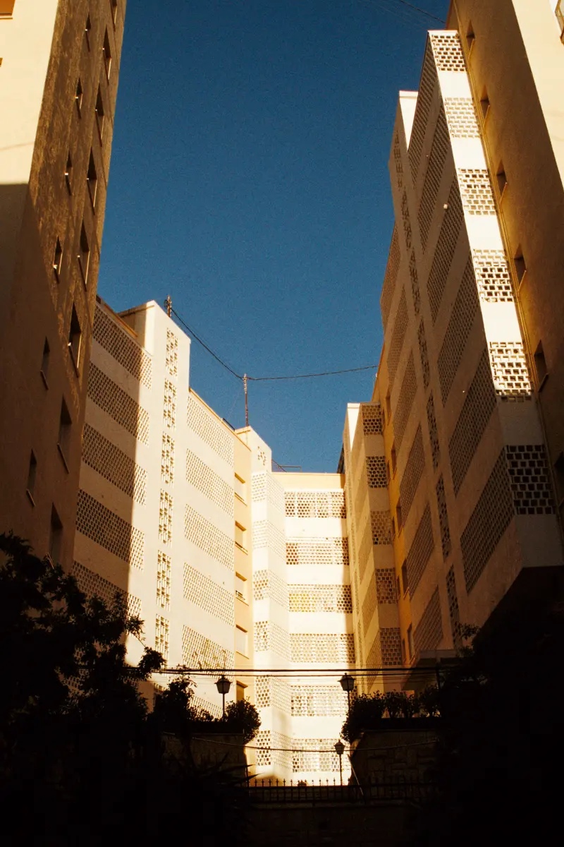 Sunlight and shadow in Alicante's apartments